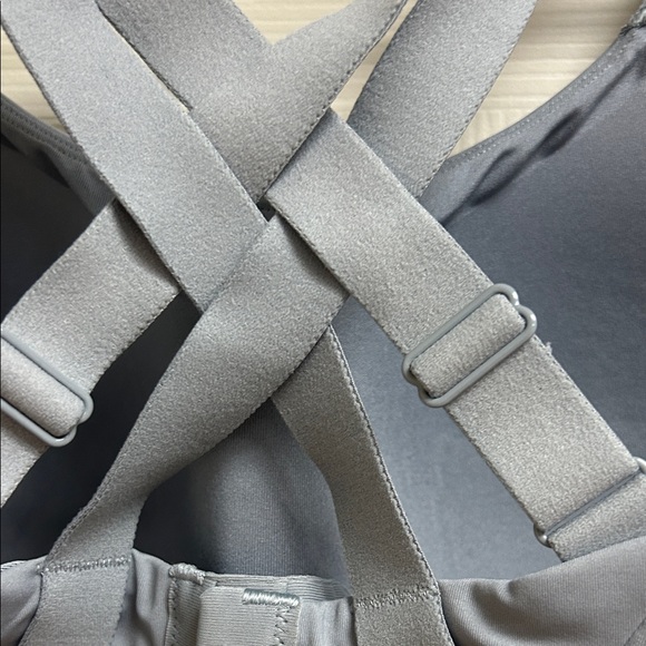Lululemon 35DDD Gray Cross-Back Sports Bra - Picture 4 of 6